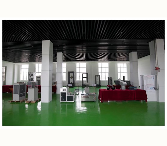 聯(lián)工試驗機試驗展廳1