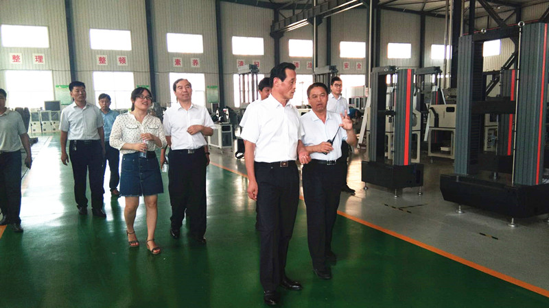 山東省中小企業(yè)局副局長(cháng)胡立新一行蒞臨我司指導工作